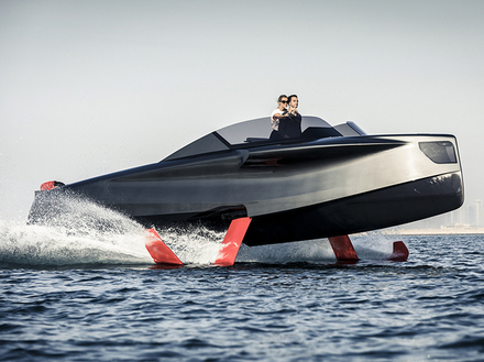 Le Foiler, nouvelle création du chantier Enata Marine, a fait ses débuts au Dubai International Boat Show. Le Foiler, nouvelle création du chantier Enata Marine, a fait ses débuts au Dubai International Boat Show.