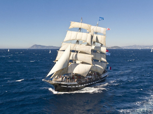 Tall Ships Regatta : Yvan Bourgnon parrain des 35 postières à bord du Belem