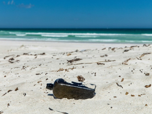 132 ans plus tard, découverte de la plus ancienne 'bouteille à la mer' sur une plage australienne