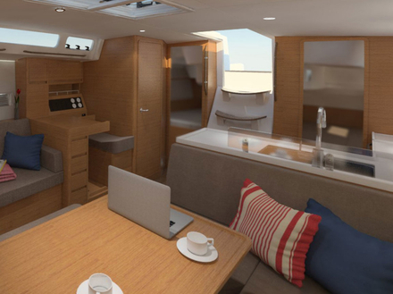 La cuisine en L comporte de nombreux rangements, avec à tribord une table à cartes ainsi qu'un emplacement pour l'instrumentation de navigation. La cuisine en L comporte de nombreux rangements, avec à tribord une table à cartes ainsi qu'un emplacement pour l'instrumentation de navigation.