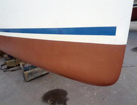 Une sous-couche est nécessaire avant l'application d'un antifouling au cuivre. Nautisme Article