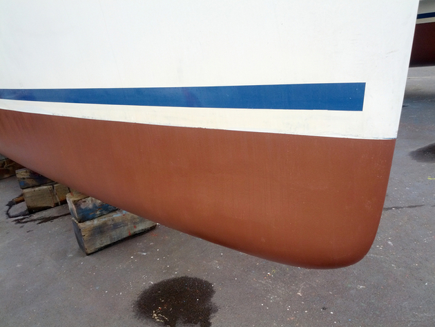 Une sous-couche est nécessaire avant l'application d'un antifouling au cuivre. Nautisme Article