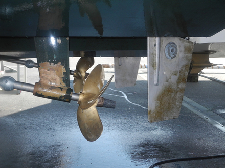 En plus de l'antifouling, il faut penser à changer les anodes. En plus de l'antifouling, il faut penser à changer les anodes.