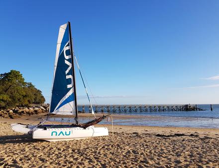 NAU est un catamaran 5 en 1, entièrement modulable et facile à monter en 45 min, sans aucun outil. Nautisme Article