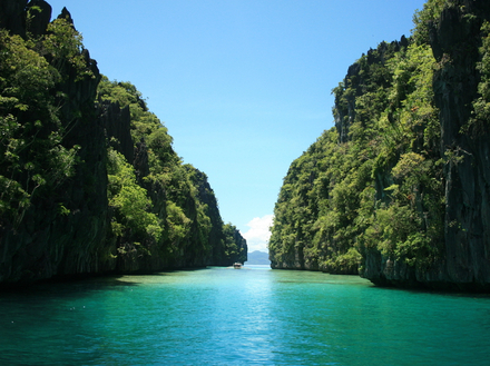 El Nido, réputée pour ses plages et ses récifs. El Nido, réputée pour ses plages et ses récifs.