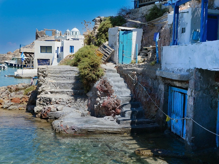 C'est sur l'île de Milos que l'on a trouvé la célèbre sculpture de la Vénus de Milo.