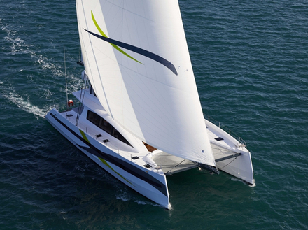 Ce sloop de 26,25 mètres de long reprend les caractéristiques du premier Long Island 85', à savoir la coque en aluminium et des superstructures en composite, assemblées par collage. Nautisme Article
