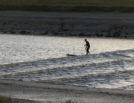 En général, le mascaret se déroule le soir et le matin, deux heures avant la marée haute. Nautisme Article