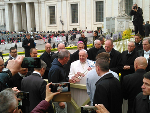 La « Clé des Océans » bénie par le Pape François en présence de Sébastien Destremau