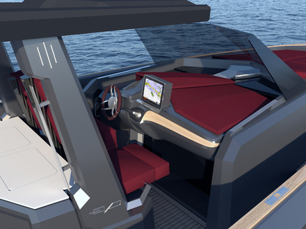 L'Evo à console centrale est équipé d'un cockpit arrière, d'un grand T-top et de deux bains de soleil, à l'avant et à l'arrière. Nautisme Article