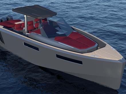 L'Evo CC reprend les caractéristiques des autres modèles du chantier italien à savoir des lignes épurées et un design minimaliste.