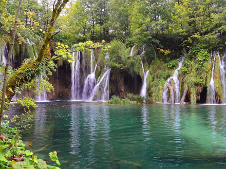 Les lacs de Plitvice en Croatie : un incontournable du pays  Les lacs de Plitvice en Croatie : un incontournable du pays