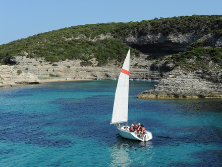  L'école de voile remet en avant l'offre Evasion. Les séjours réunis sous cette bannière ont pour point commun de donner la priorité à la destination, avant la pédagogie.