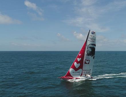 Les participants de la Course Croisière EDHEC qui souhaitent relever le Défi du Coeur cumuleront des coeurs grâce à leurs performances sportives. Ici, le bateau Initiatives-Coeur skippé par Sam Davies. Nautisme Article