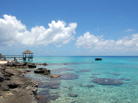 Le lagon de Rangiroa, situé dans l'archipel des Tuamotu, à la particularité de proposer des plongées « rentrantes » ou « sortantes », dans ses deux grandes passes.