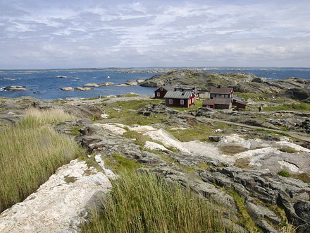 Dans l'archipel de la côte Ouest se trouve le parc marin national de Kosterhavet, il séduit les visiteurs par ses paysages parsemés de plages et d'îles rocheuses. Dans l'archipel de la côte Ouest se trouve le parc marin national de Kosterhavet, il séduit les visiteurs par ses paysages parsemés de plages et d'îles rocheuses.