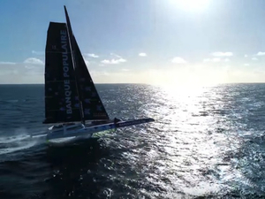 Le Maxi Banque Populaire IX est en cours de remorquage vers Casablanca