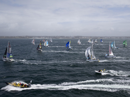Des 19 duos qui s'apprêtent à quitter Concarneau demain, sept sont composés d'un qui sait et d'un qui n'a jamais fait. Partage d'expérience au programme !