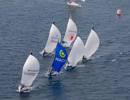 Les deux premières marques de parcours ont été franchies en tête par le duo Marchand-Loison (Groupe Royer - Secours Populaire). Nautisme Article