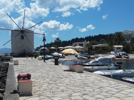 D'avril à octobre, les températures, qui oscillent entre 24 et 28 °C, sont agréables malgré de rares grains en fin d'été. D'avril à octobre, les températures, qui oscillent entre 24 et 28 °C, sont agréables malgré de rares grains en fin d'été.