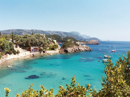 Corfou fait partie des îles grecques les plus visitées en période estivale, que ce soit pour sa vie nocturne, sa gastronomie, ses nombreuses plages. Corfou fait partie des îles grecques les plus visitées en période estivale, que ce soit pour sa vie nocturne, sa gastronomie, ses nombreuses plages.