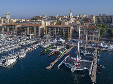 Thomas Coville, Yves Le Blévec et Françis Joyon s'affronteront lors de cette grande première le 5 mai prochain. Ils sont actuellement au Vieux Port de Marseille, jusqu'au 26 avril. Thomas Coville, Yves Le Blévec et Françis Joyon s'affronteront lors de cette grande première le 5 mai prochain. Ils sont actuellement au Vieux Port de Marseille, jusqu'au 26 avril.