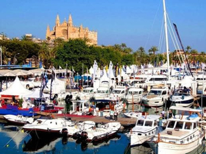 J-1 avant l'ouverture du Palma International Boat Show