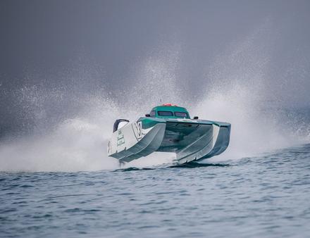 La première épreuve du championnat a eu lieu le mois dernier à Fujairah (UAE) et c'est le bateau "Dubai Police" qui a décroché la première place. Nautisme Article