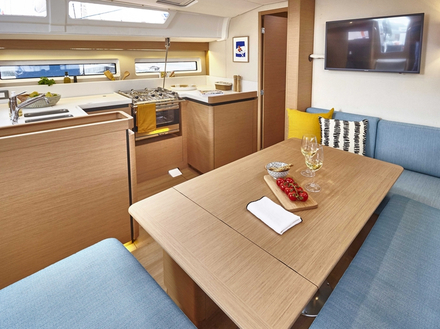 Les + du Jeanneau Sun Odyssey 490 : la circulation à bord, la cabine propriétaire spacieuse et la finition générale. Les + du Jeanneau Sun Odyssey 490 : la circulation à bord, la cabine propriétaire spacieuse et la finition générale.