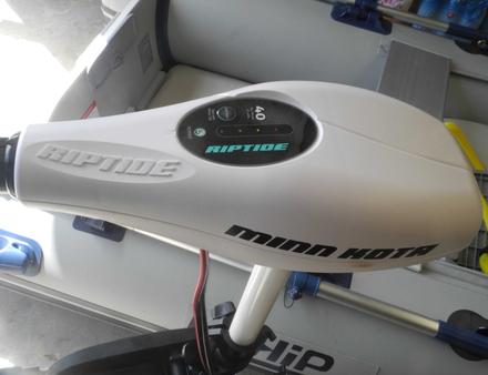 Tableau de contrôle sur le Minn-Kota Riptide Transom, moteur choisi pour notre essai. Nautisme Article
