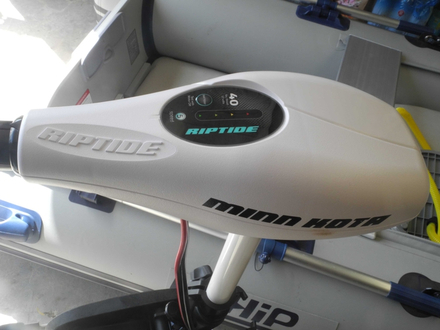 Tableau de contrôle sur le Minn-Kota Riptide Transom, moteur choisi pour notre essai. Nautisme Article
