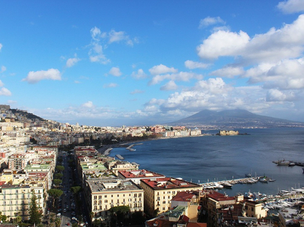 Depuis Naples, vue sur le Vésuve. Depuis Naples, vue sur le Vésuve.