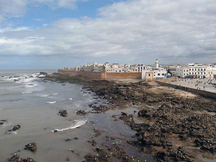 Le paysage est également très appréciable, avec ses remparts construits au XVIIIe siècle selon la décision du sultan Mohammed ben Abdellah. Le paysage est également très appréciable, avec ses remparts construits au XVIIIe siècle selon la décision du sultan Mohammed ben Abdellah.