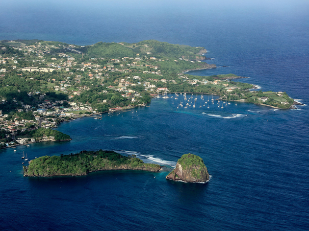 Pour profiter au maximum de Saint-Vincent-et-les-Grenadines, la rédaction vous recommande de louer un bateau au Marin, en Martinique, ou directement sur place. Nautisme Article
