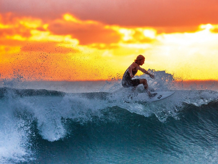 Situées à 150 kilomètres à l'Ouest de la province de Sumatra, les îles Mentawai sont considérées par beaucoup comme l'un des plus beaux spots de surf du monde. Situées à 150 kilomètres à l'Ouest de la province de Sumatra, les îles Mentawai sont considérées par beaucoup comme l'un des plus beaux spots de surf du monde.