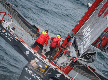 En ce début du mois de mai, le Multi50 de Lalou Roucayrol enchaine les confrontations avec le Grand Prix Guyader à Douarnenez et le Grand Prix de l'Ecole Navale à Brest. 