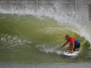 Une vague artificielle dans un stade : Kelly Slater l'a fait