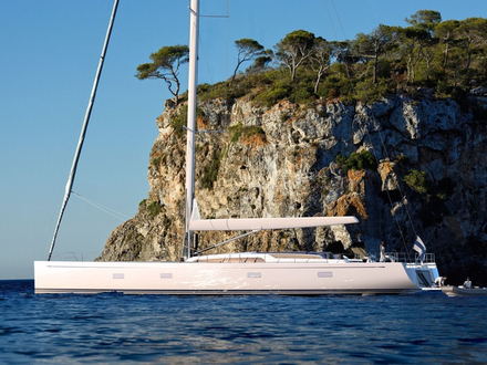 Le nouveau Swan peut accueillir jusqu'à douze personnes à bord, réparties dans six cabines, avec chacune une salle de bain privative. Le nouveau Swan peut accueillir jusqu'à douze personnes à bord, réparties dans six cabines, avec chacune une salle de bain privative.