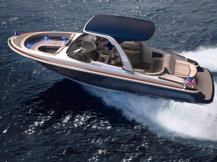 Le nouveau Launch 28 GT offre de nombreuses places assises et un arceau bimini en option qui s'incline si besoin. Le nouveau Launch 28 GT offre de nombreuses places assises et un arceau bimini en option qui s'incline si besoin.