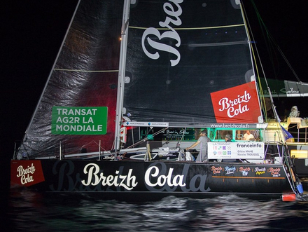 Breizh Cola monte sur la 3ème marche du podium, avec 14 minutes et 15 secondes d'avance sur Guyot Environnement. Nautisme Article