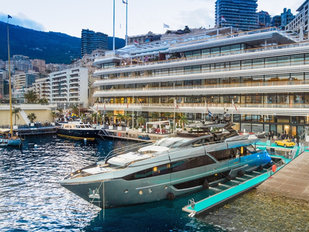 A l'occasion du Grand Prix Historique, le Yacht Club de Monaco a accueilli le nouveau yacht du mythique chantier italien : le Riva 110' Dolcevita. A l'occasion du Grand Prix Historique, le Yacht Club de Monaco a accueilli le nouveau yacht du mythique chantier italien : le Riva 110' Dolcevita.