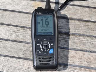 La VHF portable ICOM IC-M93D : un 3 en 1