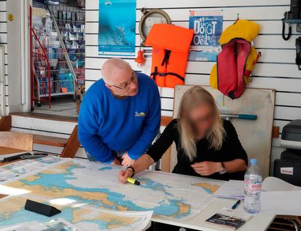 L'examen dans notre cas a eu lieu dans les bureaux des affaires maritimes de Toulon avec un examinateur extrêmement professionnel et attentif. Nautisme Article