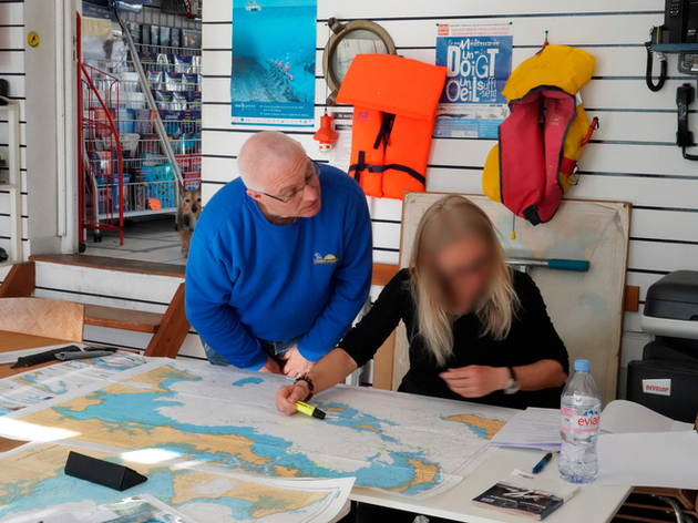 L'examen dans notre cas a eu lieu dans les bureaux des affaires maritimes de Toulon avec un examinateur extrêmement professionnel et attentif. Nautisme Article
