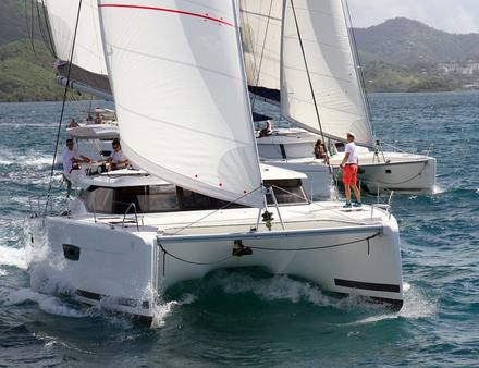 Plus de 130 participants et quelques 28 catamarans à voile entre 40 à 58 pieds pour ce rassemblement. Un record ! Nautisme Article
