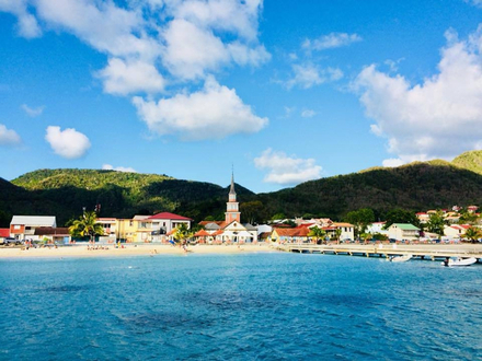Les Anses d'Arlet, une des merveilles de la Martinique... Un mouillage idéal aussi pour tous les participants du Owner's Rendez-Vous Fountaine Pajot. Les Anses d'Arlet, une des merveilles de la Martinique... Un mouillage idéal aussi pour tous les participants du Owner's Rendez-Vous Fountaine Pajot.