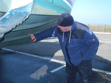 Seul un expert peut, par expérience, déceler des détails sur une carène. Seul un expert peut, par expérience, déceler des détails sur une carène.