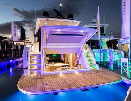 Le X60 dispose d'une cabine supplémentaire accessible depuis le salon et la plateforme de bain, qui peut être arrangée en "beach club" ou en cabine supplémentaire. Incroyable ! Nautisme Article