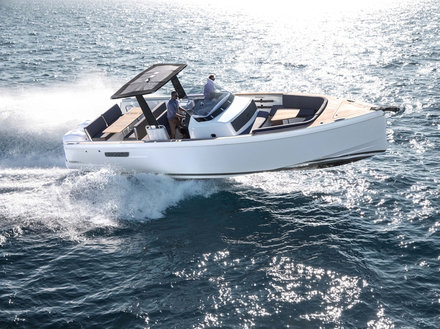 Parmi les day-boats luxe les plus en vue du moment, le Fjord 36' se décline dorénavant en version hors-bord.  Parmi les day-boats luxe les plus en vue du moment, le Fjord 36' se décline dorénavant en version hors-bord.