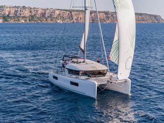 Lagoon 40 : le catamaran fait peau neuve